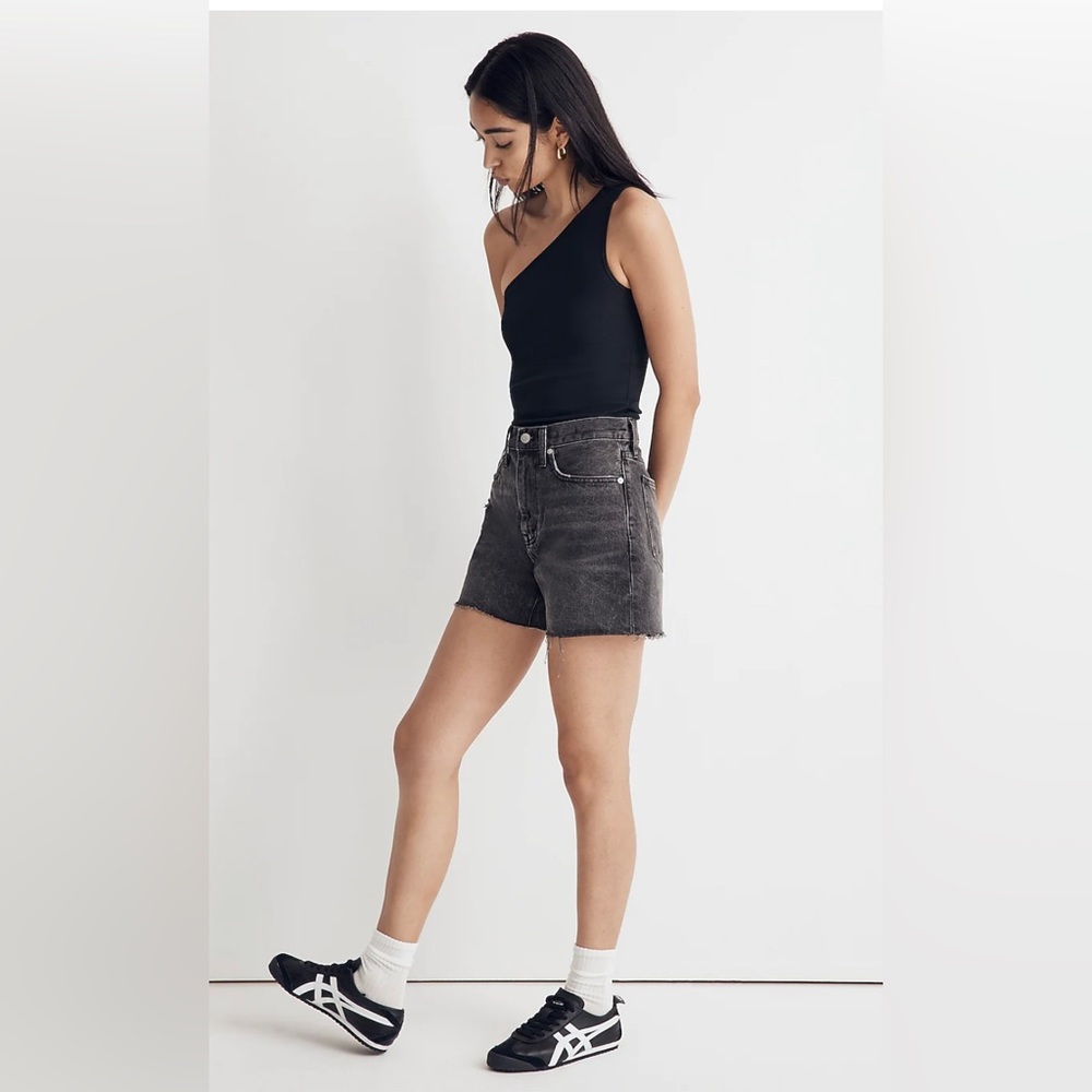 Madewell relaxed mid length denim shorts. Size 27. Never worn, fits true to size